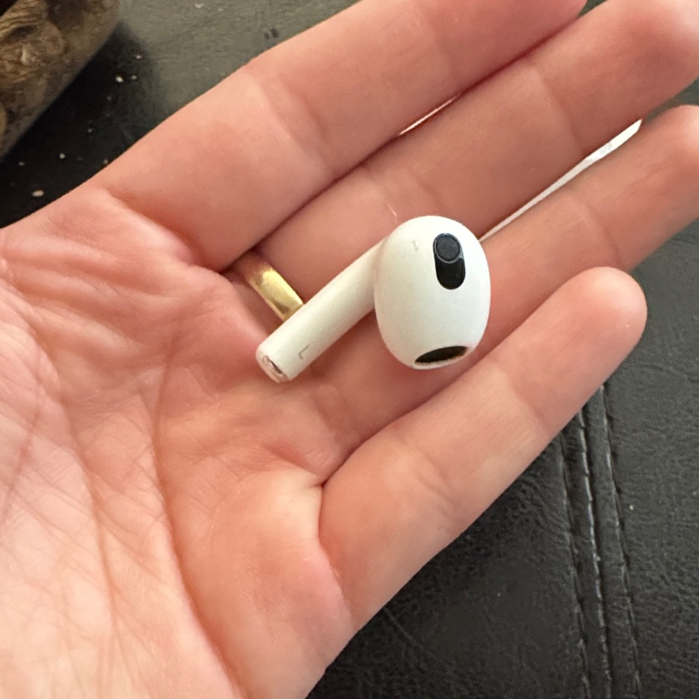 Air pods 3 only one of the pods works - Picture 6 of 10